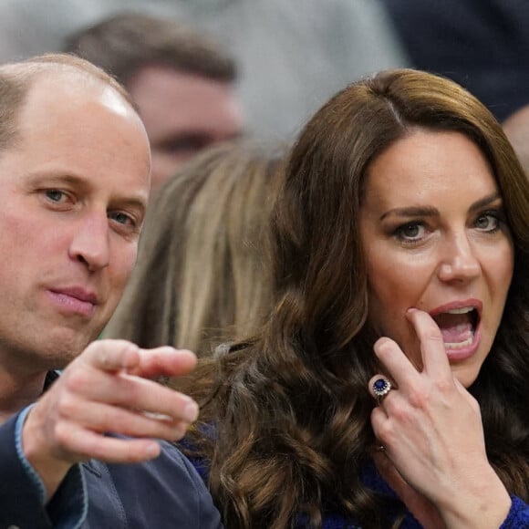 Le prince de Galles William et Kate Catherine Middleton, princesse de Galles, lors du match de basket "Boston Celtics vs Miami Heat" à Boston. Le 30 novembre 2022 