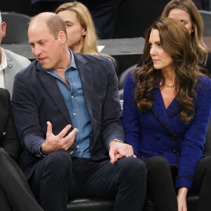 Le prince William, prince de Galles, et Catherine (Kate) Middleton, princesse de Galles, assistent au match de NBA "Boston Celtics - Miami Heat" au TD Garden à Boston, le 30 novembre 2022. 