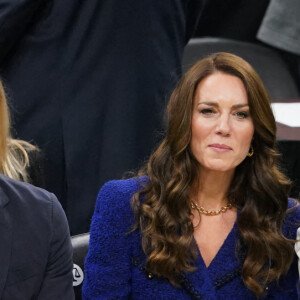 Le prince de Galles William et Kate Catherine Middleton, princesse de Galles, lors du match de basket "Boston Celtics vs Miami Heat" à Boston. Le 30 novembre 2022 