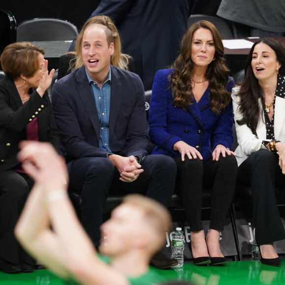 Le prince de Galles William et Kate Catherine Middleton, princesse de Galles, lors du match de basket "Boston Celtics vs Miami Heat" à Boston. Le 30 novembre 2022 