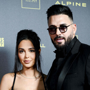 Nabilla (Benattia) et son mari Thomas Vergara au photocall de la 66e cérémonie du Ballon d'Or au Théâtre du Chatelet à Paris.