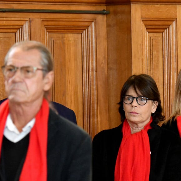 Le prince Albert II de Monaco, la princesse Stéphanie et sa fille Camille Gottlieb ont participé au déploiement des "Courtepointes" en mémoire des victimes du SIDA, au Musée Océanographique de Monaco, le 1er décembre 2022.