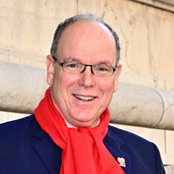 Le prince Albert II de Monaco, la princesse Stéphanie et sa fille Camille Gottlieb ont participé au déploiement des "Courtepointes" en mémoire des victimes du SIDA, au Musée Océanographique de Monaco, le 1er décembre 2022.