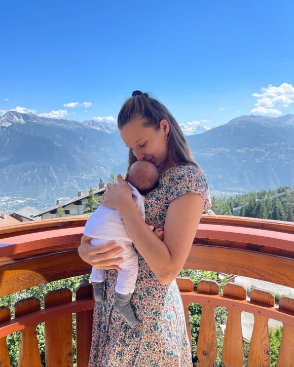 Ilona Smet et son petit bébé, un garçon dont elle n'a pas révélé le prénom. Instagram.