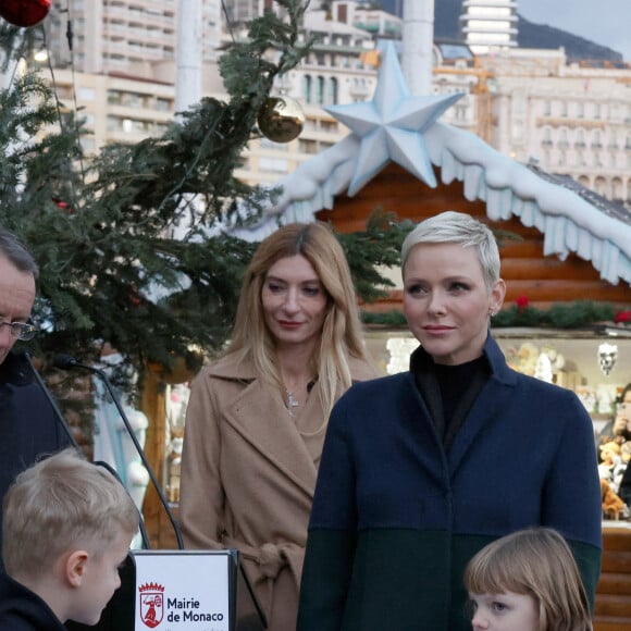 La princesse Charlene de Monaco, et ses enfants le prince Jacques et la princesse Gabriella lors de l'inauguration du marché de Noël à Monaco. Le 2 décembre 2022. © Claudia Albuquerque / Bestimage 