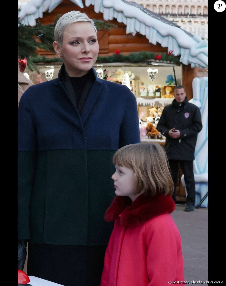 La princesse Charlène de Monaco, la princesse Gabriella lors de l'inauguration du marché de Noël à Monaco. Le 2 décembre 2022. © Claudia Albuquerque / Bestimage