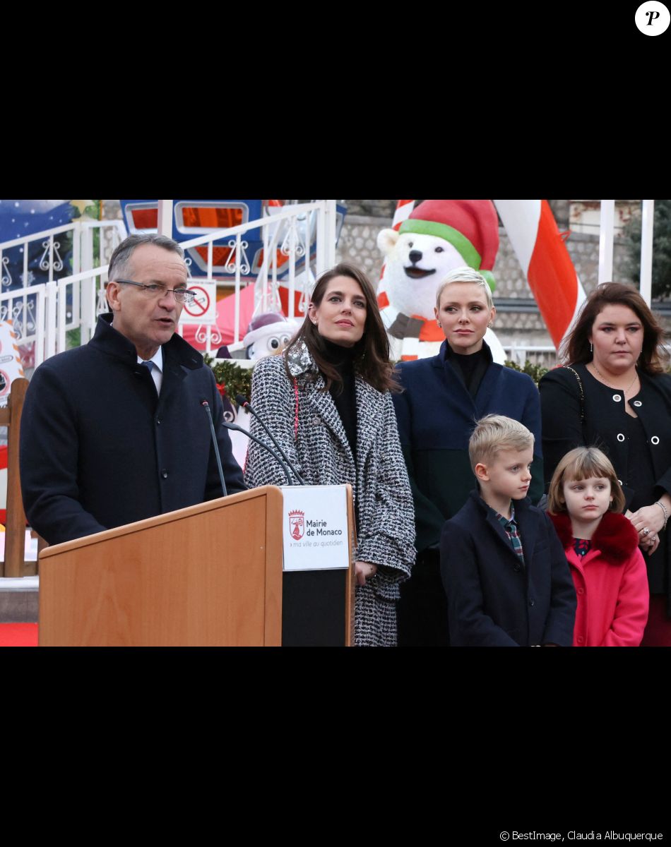 La princesse Charlène de Monaco, ses enfants, le prince Jacques et la princesse Gabriella, Charlotte Casiraghi, Mélanie de Massy et Georges Marsan lors de l'inauguration du marché de Noël à Monaco. Le 2 décembre 2022. © Claudia Albuquerque / Bestimage