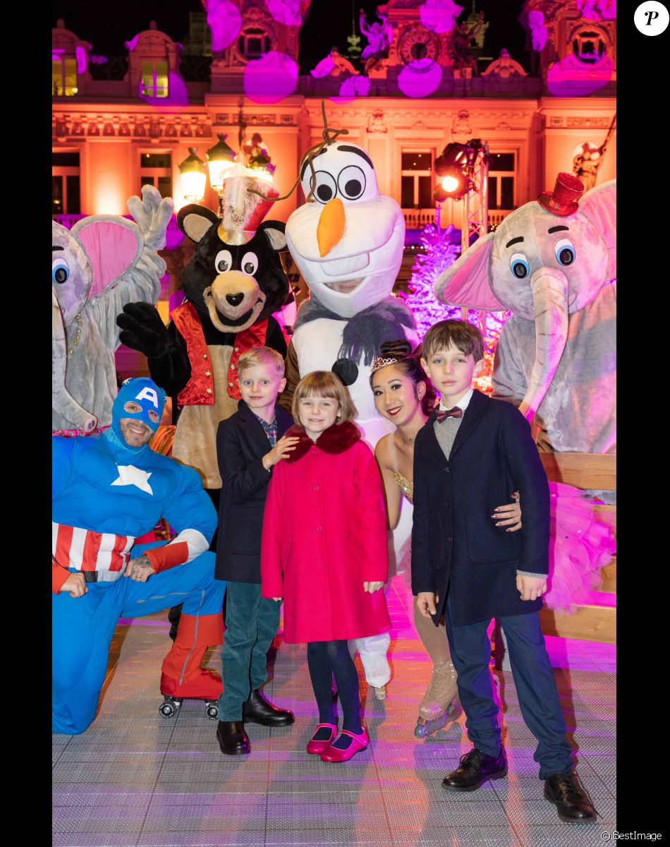 Le prince Jacques et la princesse Gabriella, Raphaël Elmaleh - Inauguration des illuminations de Noël du casino de Monte-Carlo à Monaco. Le 2 décembre 2022