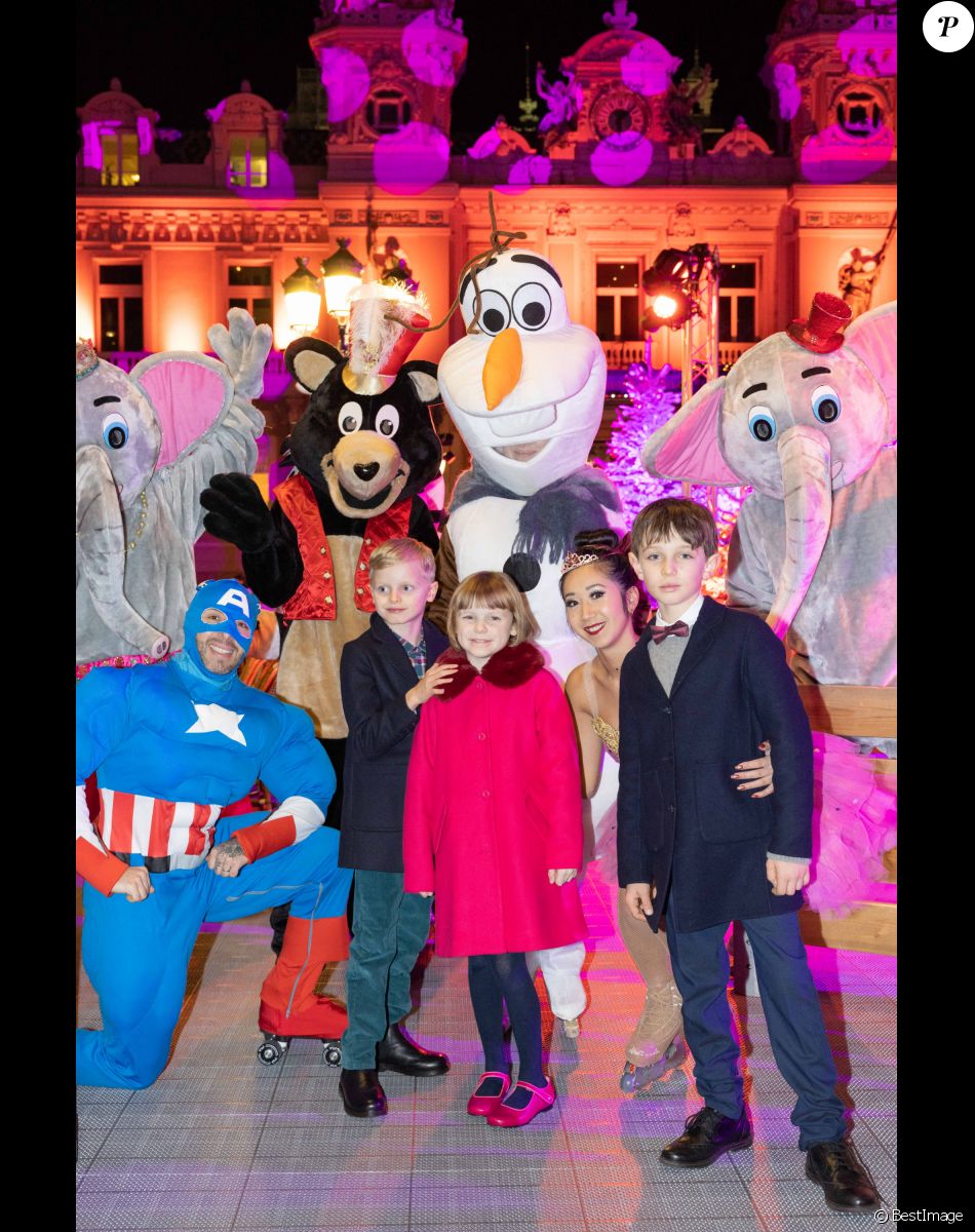 Le prince Jacques et la princesse Gabriella, Raphaël Elmaleh - Inauguration des illuminations de Noël du casino de Monte-Carlo à Monaco. Le 2 décembre 2022