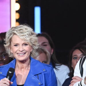 M. Pokora, Sophie Davant et Kev Adams - Les personnalités se mobilisent lors de la 36ème édition du Téléthon sur le plateau de France 2, avec pour parrain K.Adams, le 3 décembre 2022. © Coadic GUIREC / Bestimage