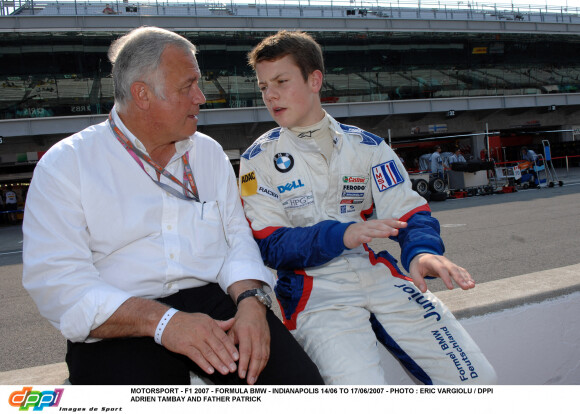 Patrick Tambay, ancien pilote de Formule 1, est décédé à l'âge de 73 ans © DPPI / Panoramic / Bestimage Ici avec son fils Adrien