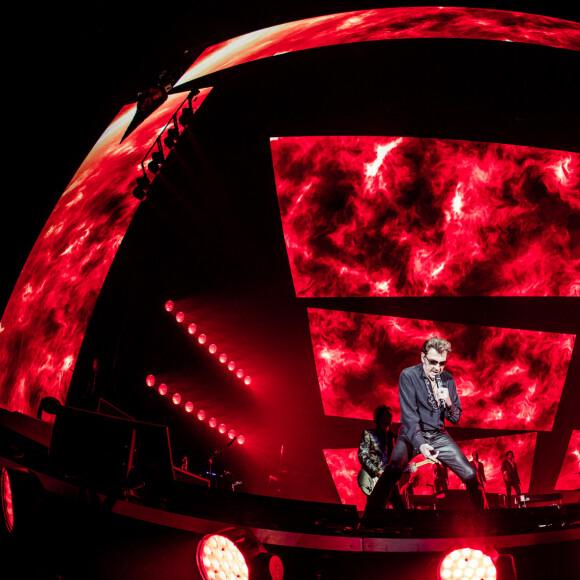 Exclusif - Johnny Hallyday en concert au POPB AccorHotels Arena à Paris. Le 27 novembre 2015 © Wino / Bestimage 