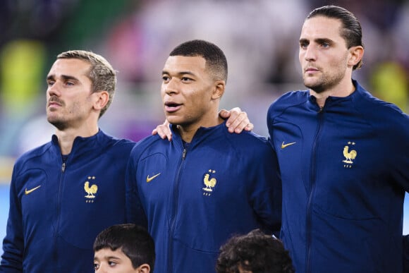 Antoine Griezmann, Kylian Mbappé et Adrien Rabiot - Match "France - Pologne (3-1)" lors de la Coupe du Monde 2022 au Qatar, le 4 décembre 2022. © Marcio Machado/Sport Press Photo via Zuma Press/Bestimage