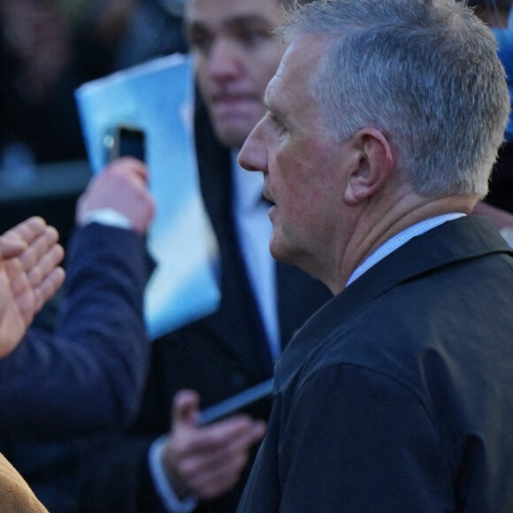 Un oeuf aurait été jeté vers le roi Charles III d'Angleterre lors de son bain de foule à Luton, le 6 décembre 2022.