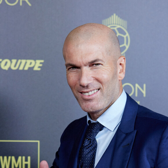 Zinedine Zidane - Photocall de la 66ème cérémonie du Ballon d'Or au Théâtre du Chatelet à Paris le 17 octobre 2022. © Cyril Moreau/Bestimage