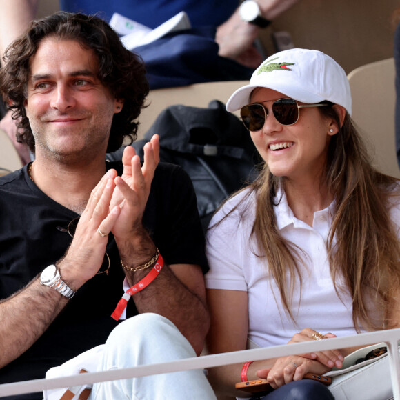Joyce Jonathan et sa compagnon Martial Paoli - Les célébrités dans les tribunes lors des internationaux de France de Tennis de Roland Garros 2022 à Paris, France, le 2 juin 2022. © Dominique Jacovides/Bestimage 