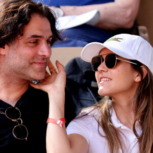 Joyce Jonathan et sa compagnon Martial Paoli - Les célébrités dans les tribunes lors des internationaux de France de Tennis de Roland Garros 2022 à Paris, France, le 2 juin 2022. © Dominique Jacovides/Bestimage 