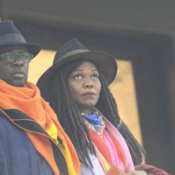 Lilian Thuram et sa femme en tribune avant le match de football de quart de finale opposant la France à l’Angleterre lors de coupe de Monde au stade Al Bayt à Al Khor au Qatar, le 10 décembre 2022. © Jean-Baptiste Autissier/Panoramic/Bestimage  FIFA World Cup Qatar 2022 quarter final match between England and France at Al Bayt Stadium on December 10, 2022 in Al Khor, Qatar. 