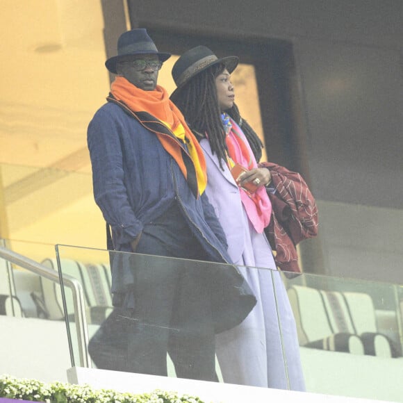 Lilian Thuram et sa femme en tribune avant le match de football de quart de finale opposant la France à l’Angleterre lors de coupe de Monde au stade Al Bayt à Al Khor au Qatar, le 10 décembre 2022. © Jean-Baptiste Autissier/Panoramic/Bestimage  FIFA World Cup Qatar 2022 quarter final match between England and France at Al Bayt Stadium on December 10, 2022 in Al Khor, Qatar. 