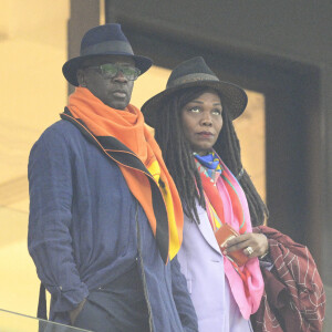 Lilian Thuram et sa femme en tribune avant le match de football de quart de finale opposant la France à l’Angleterre lors de coupe de Monde au stade Al Bayt à Al Khor au Qatar, le 10 décembre 2022. © Jean-Baptiste Autissier/Panoramic/Bestimage  FIFA World Cup Qatar 2022 quarter final match between England and France at Al Bayt Stadium on December 10, 2022 in Al Khor, Qatar. 