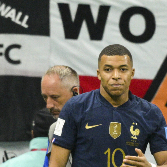 joie des joueurs de l equipe de France apres le but de TCHOUAMENI Aurelien (FRA) au match de football de quart de finale opposant la France à l'Angleterre lors de coupe de Monde au stade Al Bayt à Al Khor au Qatar, le 10 décembre 2022. © Jean-Baptiste Autissier/Panoramic/Bestimage 