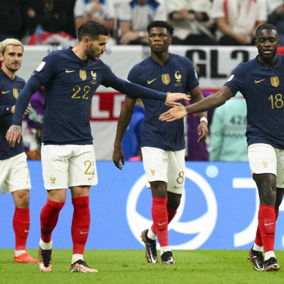 joie des joueurs de l equipe de France apres le but de TCHOUAMENI Aurelien (FRA) au match de football de quart de finale opposant la France à l'Angleterre lors de coupe de Monde au stade Al Bayt à Al Khor au Qatar, le 10 décembre 2022. © Jean-Baptiste Autissier/Panoramic/Bestimage 