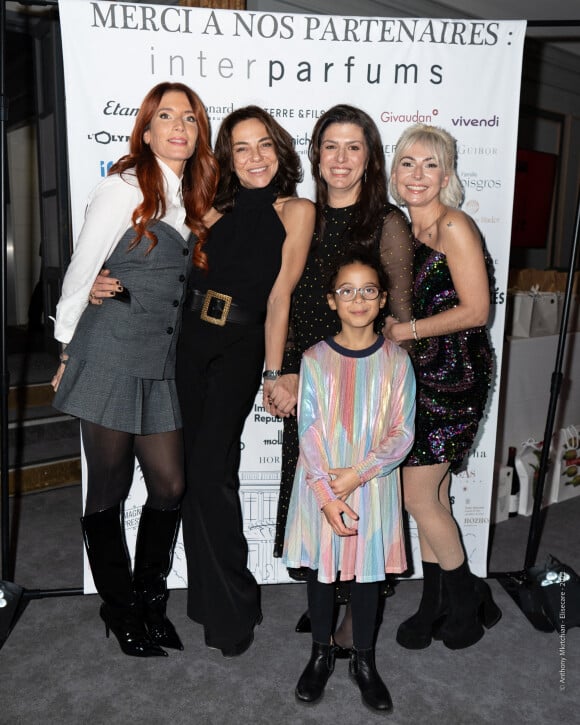 Exclusif - Audrey Mendes, Sandra Sisley, Elise Boghossian (Présidente Elisecare), Laetitia Mendes et la petite fille Charlie David/Matoua, - Plusieurs célébrités du spectacle et de l'audiovisuel ont assisté à la soirée de gala de l'ONG "Elisecare", organisée au Pavillon Ledoyen le 7 décembre 2022. Ce dîner d'exception, concocté par le chef étoilé Yannick Alléno, a pour but de récolter des fonds pour aider les victimes de guerre et acheminer des dispensaires mobiles en Ukraine et en Arménie Sponsorisé par Interparfumes et en présence de la marraine de l'ONG Elisecare, Elsa Zylberstein, 70 marques ont apporté leur soutien à l'ONG Elisecare et ses actions à l'international. Anne Roumanoff a offert un extrait de son spectacle, et pour finir la soirée en beauté, la chanteuse November Ultra accompagnée par le pianiste Yaron Herman ont envouté la salle. Depuis 2012, cette organisation intervient dans les pays décimés par les conflits et prend en charge les populations civiles rescapées et victimes de violences et de tortures. L'ONG offre, à travers des dispensaires mobiles, une prise en charge médicale et psychologique complète en Irak, Syrie, Éthiopie, Liban, Ukraine et Arménie. Plus de 100 000 personnes ont déjà été sauvées grâce aux cliniques ambulantes de l'ONG. © Anthony MKRTCHIAN via Bestimage