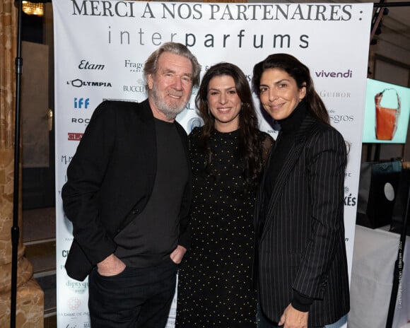 Exclusif - Luc Duchesne, Elise Boghossian (Présidente Elisecare), Hoda Roche - Plusieurs célébrités du spectacle et de l'audiovisuel ont assisté à la soirée de gala de l'ONG "Elisecare", organisée au Pavillon Ledoyen le 7 décembre 2022. Ce dîner d'exception, concocté par le chef étoilé Yannick Alléno, a pour but de récolter des fonds pour aider les victimes de guerre et acheminer des dispensaires mobiles en Ukraine et en Arménie Sponsorisé par Interparfumes et en présence de la marraine de l'ONG Elisecare, Elsa Zylberstein, 70 marques ont apporté leur soutien à l'ONG Elisecare et ses actions à l'international. Anne Roumanoff a offert un extrait de son spectacle, et pour finir la soirée en beauté, la chanteuse November Ultra accompagnée par le pianiste Yaron Herman ont envouté la salle. Depuis 2012, cette organisation intervient dans les pays décimés par les conflits et prend en charge les populations civiles rescapées et victimes de violences et de tortures. L'ONG offre, à travers des dispensaires mobiles, une prise en charge médicale et psychologique complète en Irak, Syrie, Éthiopie, Liban, Ukraine et Arménie. Plus de 100 000 personnes ont déjà été sauvées grâce aux cliniques ambulantes de l'ONG. © Anthony MKRTCHIAN via Bestimage