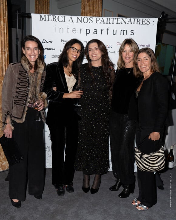 Exclusif - Alexandra Samuel, Jessica Matoua, Elise Boghossian (Présidente Elisecare, au centre), Marine Trevillot , Elodie Garamond - Plusieurs célébrités du spectacle et de l'audiovisuel ont assisté à la soirée de gala de l'ONG "Elisecare", organisée au Pavillon Ledoyen le 7 décembre 2022. Ce dîner d'exception, concocté par le chef étoilé Yannick Alléno, a pour but de récolter des fonds pour aider les victimes de guerre et acheminer des dispensaires mobiles en Ukraine et en Arménie Sponsorisé par Interparfumes et en présence de la marraine de l'ONG Elisecare, Elsa Zylberstein, 70 marques ont apporté leur soutien à l'ONG Elisecare et ses actions à l'international. Anne Roumanoff a offert un extrait de son spectacle, et pour finir la soirée en beauté, la chanteuse November Ultra accompagnée par le pianiste Yaron Herman ont envouté la salle. Depuis 2012, cette organisation intervient dans les pays décimés par les conflits et prend en charge les populations civiles rescapées et victimes de violences et de tortures. L'ONG offre, à travers des dispensaires mobiles, une prise en charge médicale et psychologique complète en Irak, Syrie, Éthiopie, Liban, Ukraine et Arménie. Plus de 100 000 personnes ont déjà été sauvées grâce aux cliniques ambulantes de l'ONG. © Anthony MKRTCHIAN via Bestimage