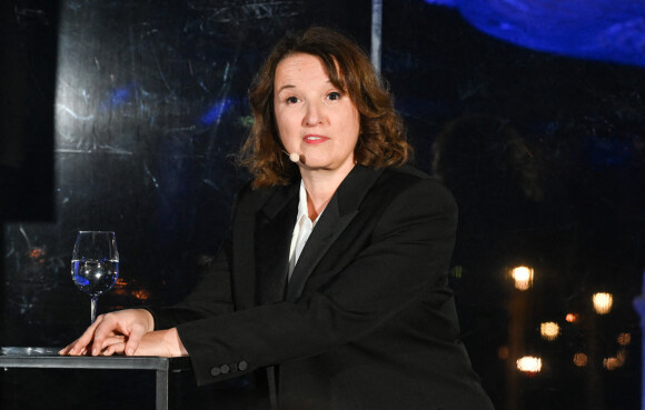 Exclusif - Anne Roumanoff - Plusieurs célébrités du spectacle et de l'audiovisuel ont assisté à la soirée de gala de l'ONG "Elisecare", organisée au Pavillon Ledoyen le 7 décembre 2022. Ce dîner d'exception, concocté par le chef étoilé Yannick Alléno, a pour but de récolter des fonds pour aider les victimes de guerre et acheminer des dispensaires mobiles en Ukraine et en Arménie Sponsorisé par Interparfumes et en présence de la marraine de l'ONG Elisecare, Elsa Zylberstein, 70 marques ont apporté leur soutien à l'ONG Elisecare et ses actions à l'international. Anne Roumanoff a offert un extrait de son spectacle, et pour finir la soirée en beauté, la chanteuse November Ultra accompagnée par le pianiste Yaron Herman ont envouté la salle. Depuis 2012, cette organisation intervient dans les pays décimés par les conflits et prend en charge les populations civiles rescapées et victimes de violences et de tortures. L'ONG offre, à travers des dispensaires mobiles, une prise en charge médicale et psychologique complète en Irak, Syrie, Éthiopie, Liban, Ukraine et Arménie. Plus de 100 000 personnes ont déjà été sauvées grâce aux cliniques ambulantes de l'ONG. © Coadic Guirec/Bestimage