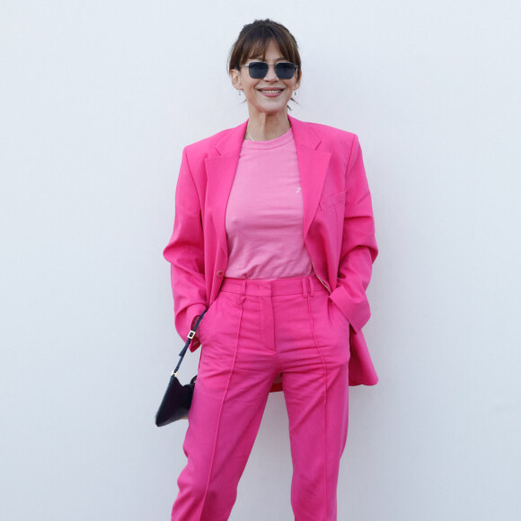 Sophie Marceau - Les célébrités au photocall du défilé Jacquemus pour la présentatation de la toute dernière collection "Le Raphia" au Bourget, Seine-Saint-Denis (93), France, le 12 décembre 2022. Habitué à ne pas suivre le calendrier de la Fashion Week de Paris, le designer a présenté sa toute dernière collection "Le Raphia" avec l'une une de ses couleurs favorites : le beige. © Veeren-Clovis/Bestimage 