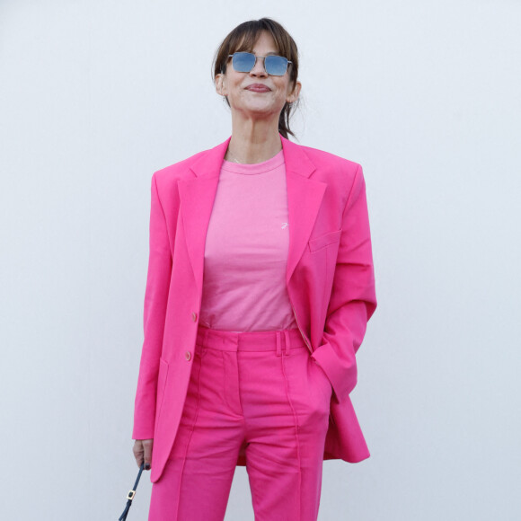 Sophie Marceau - Les célébrités au photocall du défilé Jacquemus pour la présentatation de la toute dernière collection "Le Raphia" au Bourget, Seine-Saint-Denis (93), France, le 12 décembre 2022. Habitué à ne pas suivre le calendrier de la Fashion Week de Paris, le designer a présenté sa toute dernière collection "Le Raphia" avec l'une une de ses couleurs favorites : le beige. © Veeren-Clovis/Bestimage 