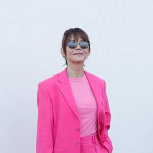 Sophie Marceau - Les célébrités au photocall du défilé Jacquemus pour la présentatation de la toute dernière collection "Le Raphia" au Bourget, Seine-Saint-Denis (93), France, le 12 décembre 2022. Habitué à ne pas suivre le calendrier de la Fashion Week de Paris, le designer a présenté sa toute dernière collection "Le Raphia" avec l'une une de ses couleurs favorites : le beige. © Veeren-Clovis/Bestimage 