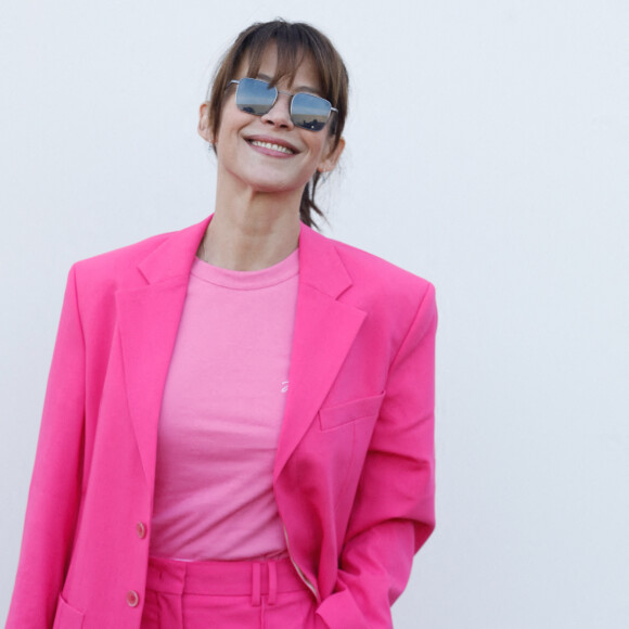 Sophie Marceau - Les célébrités au photocall du défilé Jacquemus pour la présentatation de la toute dernière collection "Le Raphia" au Bourget, Seine-Saint-Denis (93), France, le 12 décembre 2022. Habitué à ne pas suivre le calendrier de la Fashion Week de Paris, le designer a présenté sa toute dernière collection "Le Raphia" avec l'une une de ses couleurs favorites : le beige. © Veeren-Clovis/Bestimage 