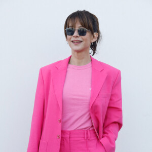 Sophie Marceau - Les célébrités au photocall du défilé Jacquemus pour la présentatation de la toute dernière collection "Le Raphia" au Bourget, Seine-Saint-Denis (93), France, le 12 décembre 2022. Habitué à ne pas suivre le calendrier de la Fashion Week de Paris, le designer a présenté sa toute dernière collection "Le Raphia" avec l'une une de ses couleurs favorites : le beige. © Veeren-Clovis/Bestimage 