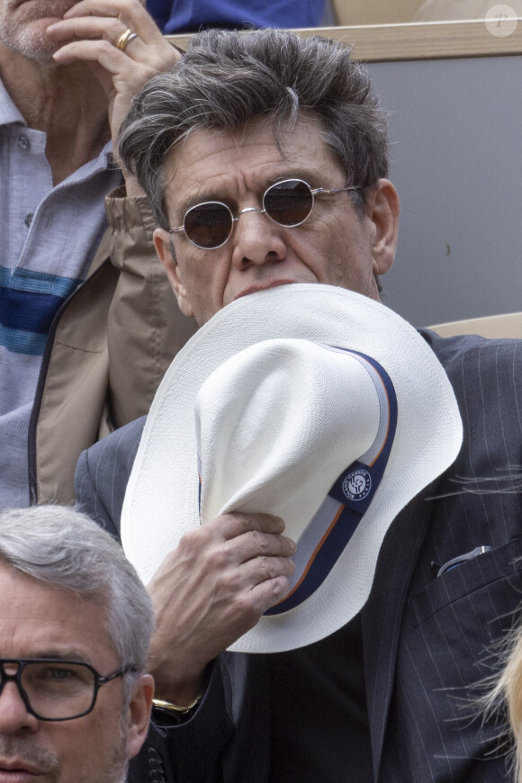 Marc Lavoine - Célébrités dans les tribunes des internationaux de France de Roland Garros à Paris le 31 mai 2022. © Cyril Moreau - Dominique Jacovides/Bestimage 