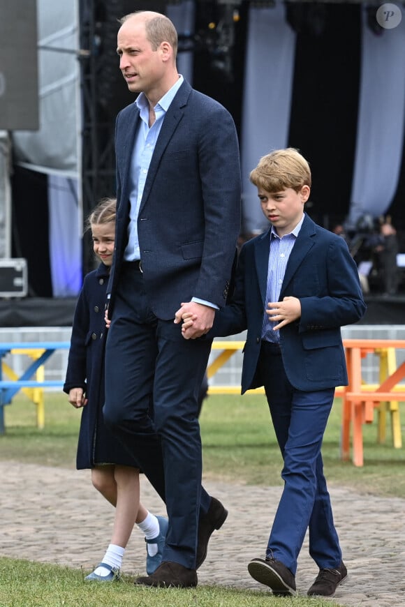 Le prince William, duc de Cambridge, le prince George de Cambridge et la princesse Charlotte de Cambridge en visite au château de Cardiff, Royaume Uni, le 4 juin 2022, à l'occasion du jubilé de platine de la reine d'Angleterre. 