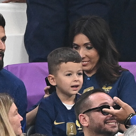 Olivier Giroud, sa femme Jennifer et leurs enfants - People et joueurs en famille dans les tribunes lors du match de demi-finale "France - Maroc" lors de la Coupe du Monde 2022 au Qatar (FIFA World Cup Qatar 2022) le 14 décembre 2022. © Philippe Perusseau / Bestimage