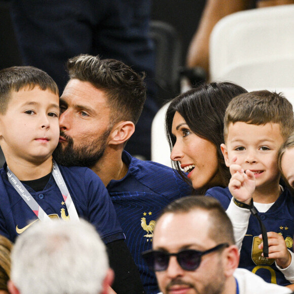 Olivier Giroud en famille avec sa femme Jennifer et leurs enfants - People et joueurs en famille dans les tribunes lors du match de demi-finale "France - Maroc" lors de la Coupe du Monde 2022 au Qatar (FIFA World Cup Qatar 2022). © JB Autissier / Panoramic / Bestimage