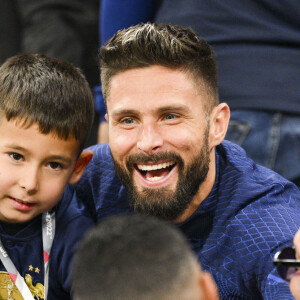 Olivier Giroud en famille - People et joueurs en famille dans les tribunes lors du match de demi-finale "France - Maroc" lors de la Coupe du Monde 2022 au Qatar (FIFA World Cup Qatar 2022). © JB Autissier / Panoramic / Bestimage