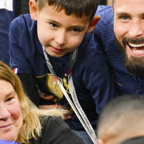 Olivier Giroud en famille - People et joueurs en famille dans les tribunes lors du match de demi-finale "France - Maroc" lors de la Coupe du Monde 2022 au Qatar (FIFA World Cup Qatar 2022). © JB Autissier / Panoramic / Bestimage