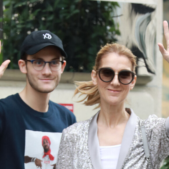 Céline Dion et son fils René-Charles (avec une nouvelle coupe de cheveux) quittent l'hôtel Royal Monceau et se rendent chez Louis Vuitton sur les Champs-Elysées à Paris le 19 juillet 2017. 