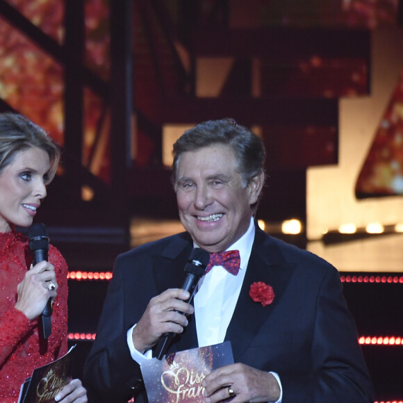 Sylvie Tellier émue pour ses adieux à Miss France, le 17 décembre 2022, lors de la cérémonie Miss France 2023