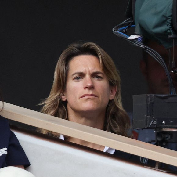 Amélie Mauresmo (directrice du tournoi de Roland-Garros) en tribune (jour 14) lors des Internationaux de France de Tennis de Roland Garros 2022 à Paris, France, le 4 juin 2022. © Dominique Jacovides/Bestimage