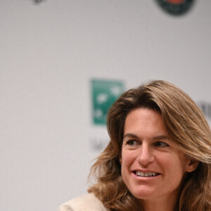 Amelie Mauresmo, - Amélie Mauresmo participe à la conférence de presse de la nouvelle édition du tournoi de Roland Garros (22 mai - 5 juin 2022) à Paris, le 16 mars 2022. © FFT / Panoramic / Bestimage