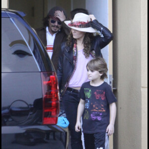 Johnny Depp et son fils Jack Depp ainsi que Vanessa Paradis à Miami