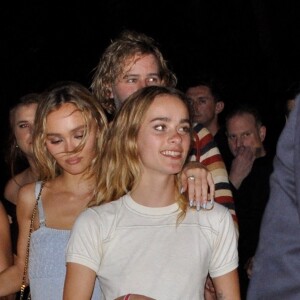 Lily-Rose Depp quitte une soirée Chanel à Miami avec des amis, le 4 novembre 2022. 