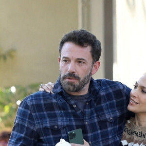 Exclusif - Ben Affleck et sa femme Jennifer Affleck (Lopez) sortent prendre un café en amoureux chez Starbucks à Santa Monica le 11 décembre 20222. 