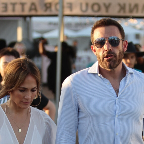 Ben Affleck et sa femme Jennifer Affleck (Lopez) accompagnée de ses enfants Emme et Maximilian, au parc d'attractions éphémère "Malibu Chili Cook-Off" à Los Angeles, le 4 septembre 2022. 
