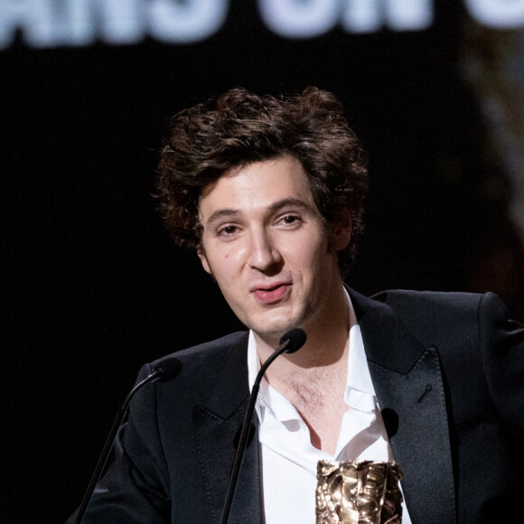 Vincent Lacoste (Cesar du meilleur acteur dans un second rôle dans Illusions Perdues ) - 47ème édition de la cérémonie des César à l'Olympia à Paris le 25 février 2022. © Borde / Jacovides / Bestimage
